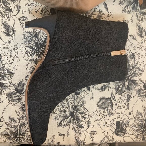 NANETTE LEPORE Sz 6 Kady Lace Upper Zipper Closure Kitten Heel Booties - Picture 6 of 11